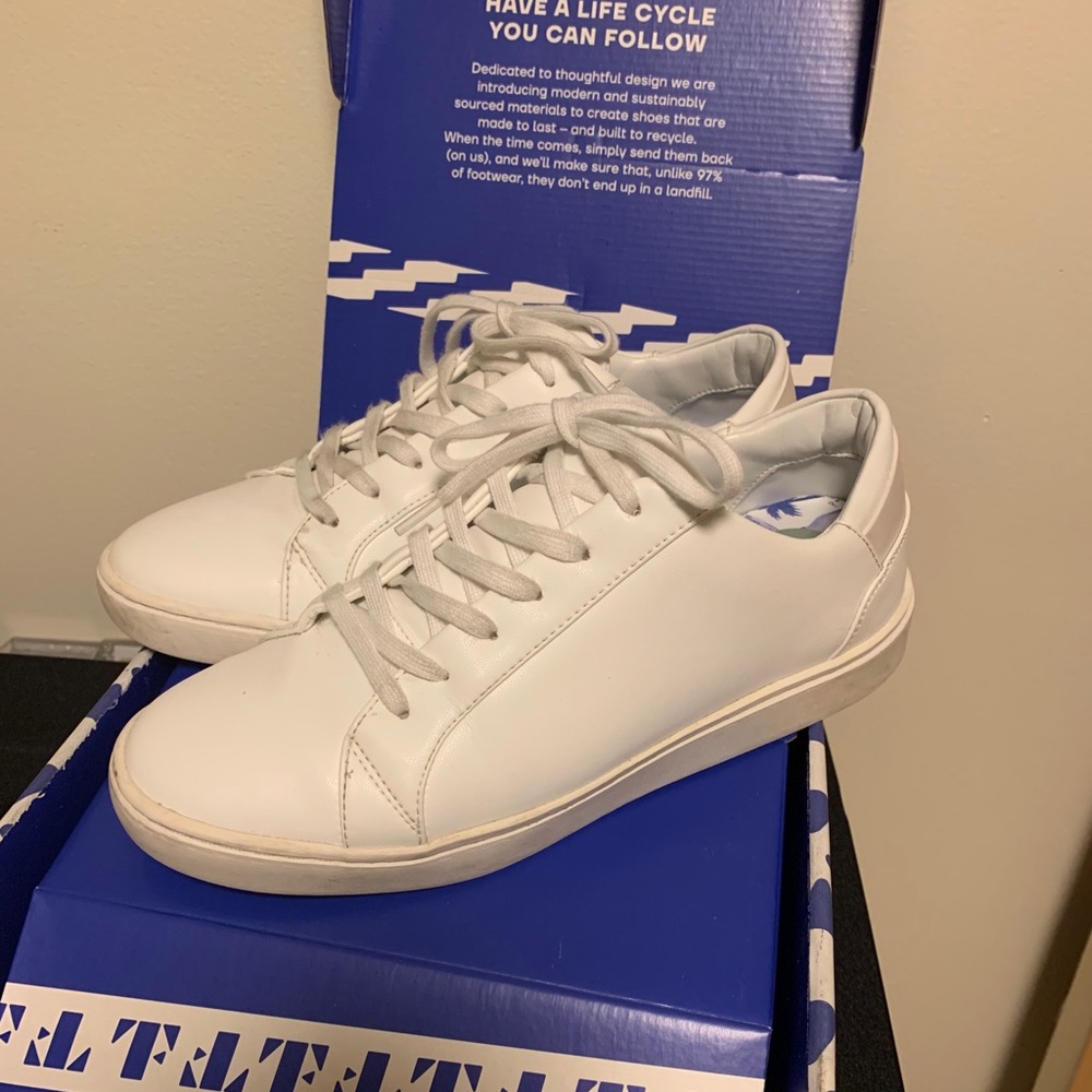 Thousand Fell Women’s White Lace Up sneakers 7.0